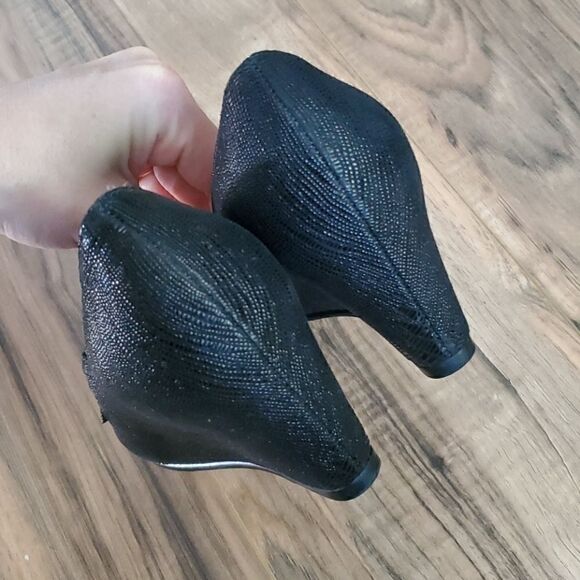 Stuart Weitzman | Wedge Heels - Picture 4 of 7